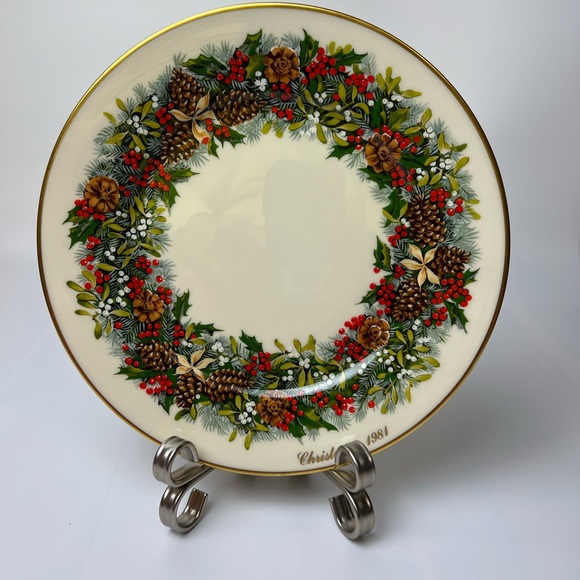 Lenox Colonial Christmas Wreath Series, Virginia, The First Colony Plate - Picture 3 of 11